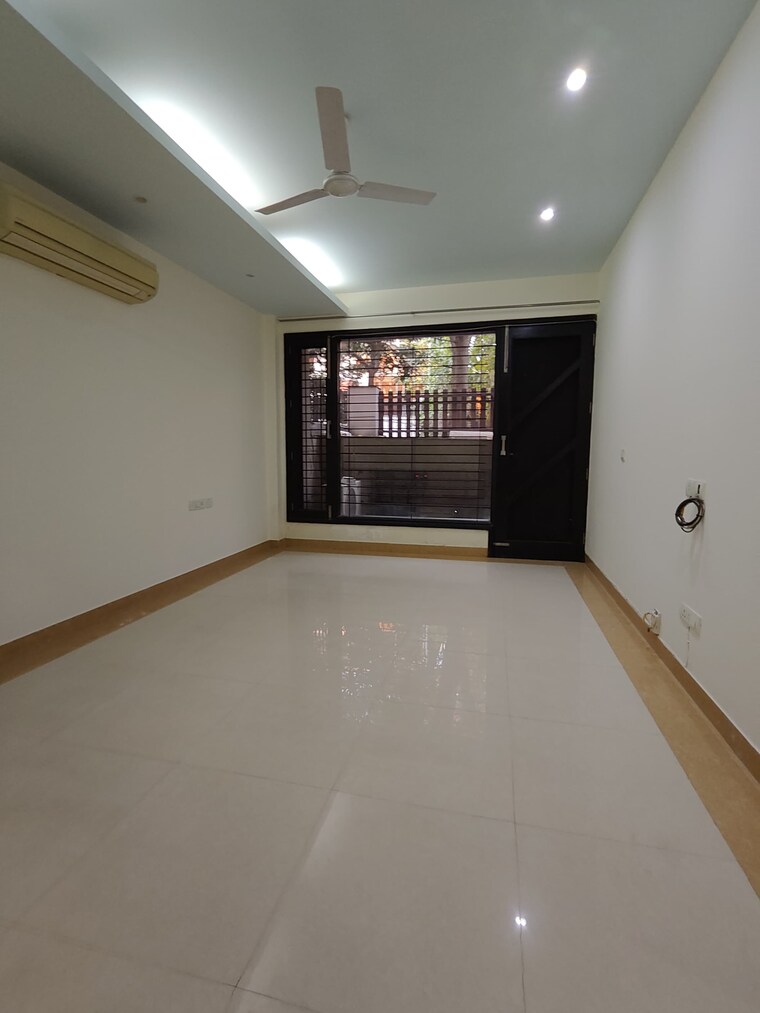 Room, dlf phase ii 3 Bedroom 2000 Sq.Ft. Builder Floor In Dlf Phase ii Gurgaon 9301357