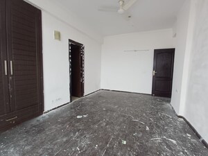 Room in 2.5 BHK Apartment at Arihant Arden, Sector 1 Greater Noida – for Sale