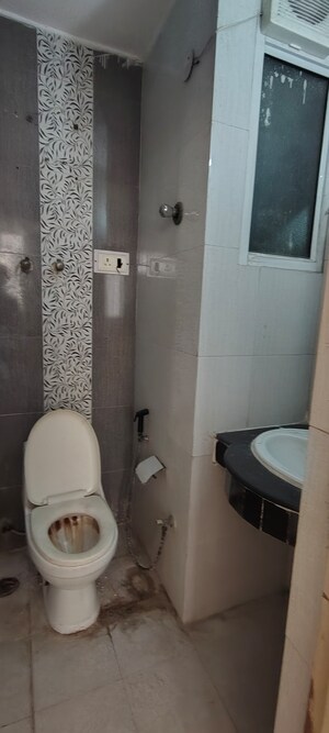 Bathroom in 2 BHK Apartment at Neelam Vihar, Vaishali Sector 3 – for Rent