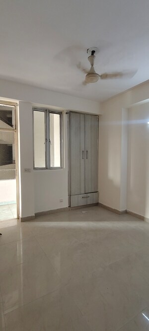 Furnished Amenities in 2 BHK Apartment at Neelam Vihar, Vaishali Sector 3 – for Rent