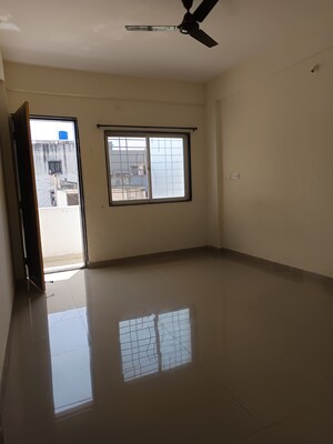 Room in 1 BHK Apartment at Spring Glory Co-Operative Society, Kharadi – for Rent