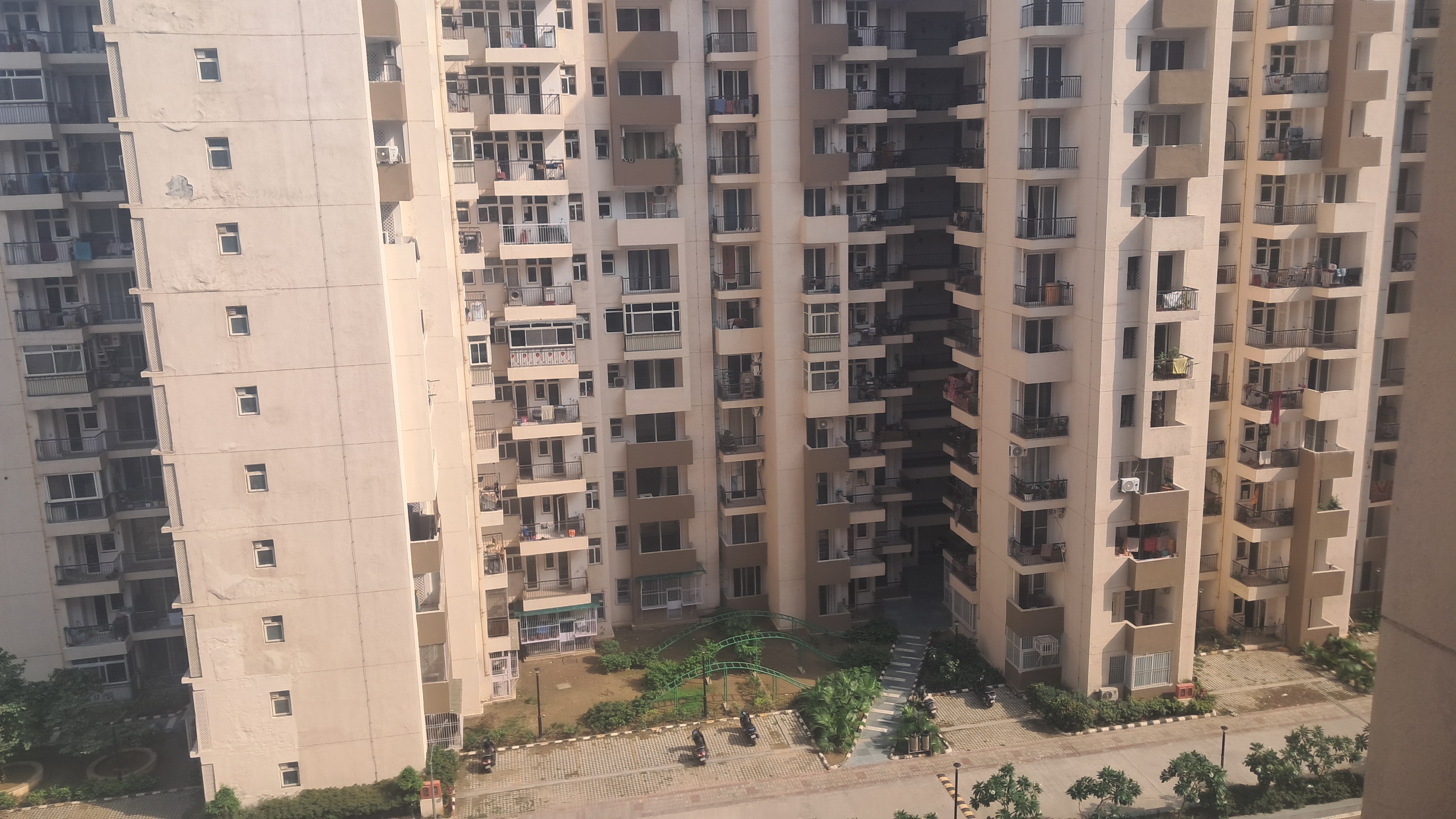 3 BHK + Pooja Room Apartment For Sale in Amrapali Golf Homes