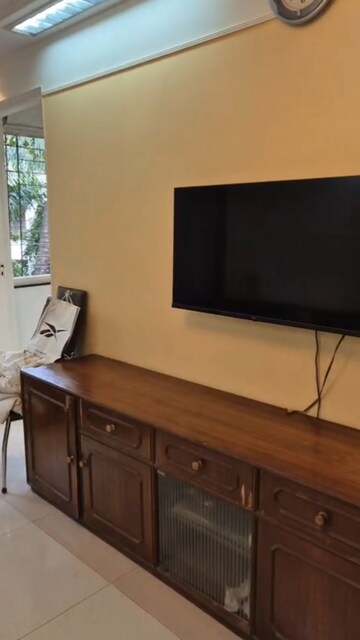 Furnished Amenities in 2 BHK Apartment at Juhu – for Rent