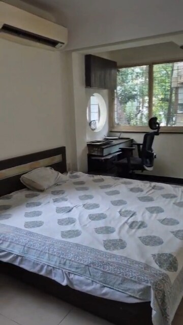 Bedroom in 2 BHK Apartment at Juhu – for Rent