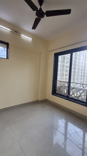 Room in 2.5 BHK Apartment at Kanakia Samarpan, Borivali East – for Rent
