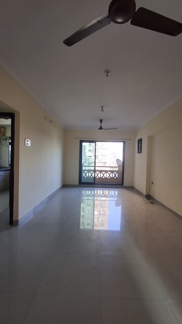 Room in 2.5 BHK Apartment at Kanakia Samarpan, Borivali East – for Rent