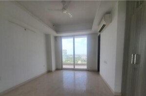Room in 3.5 BHK Apartment at Puri Diplomatic Residences, Sector 111 – for Rent