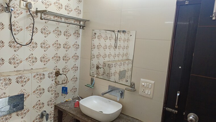 Bathroom, patel nagar 2 Bedroom 900 Sq.Ft. Builder Floor In Patel Nagar Delhi 9301467