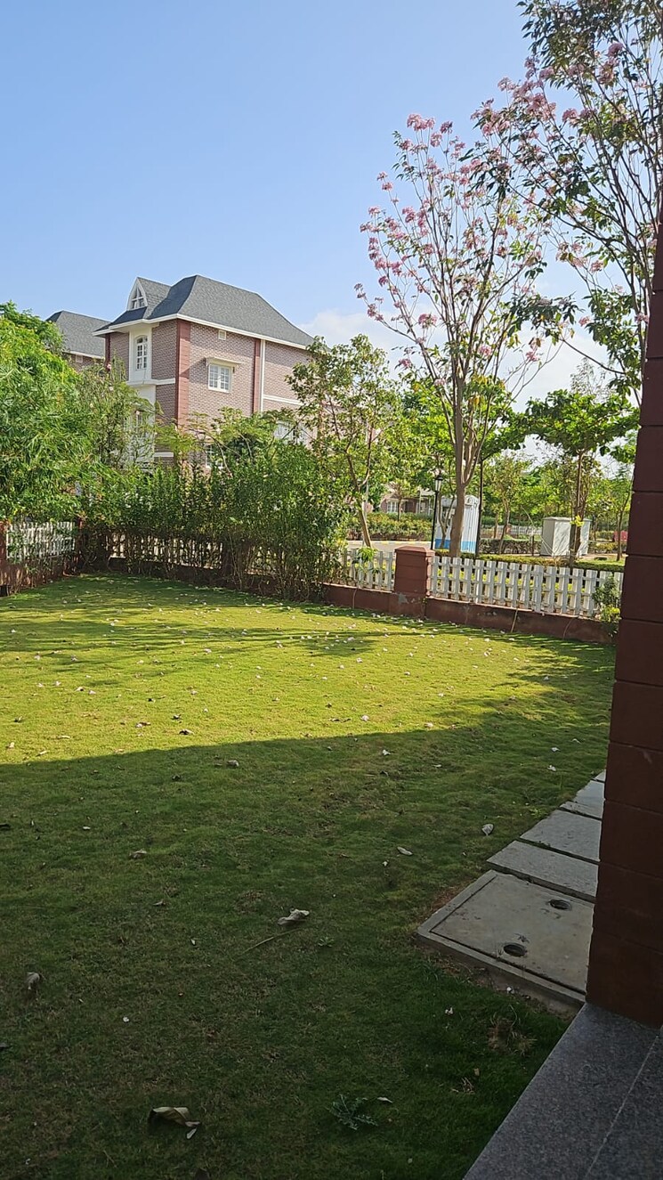 Garden, prestige-lakeside-habitat-villa 3 Bedroom 4200 Sq.Ft. Villa In Varthur Bangalore 9301487
