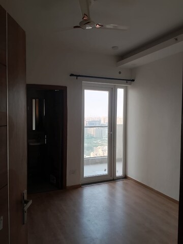 Room in 3 BHK Apartment at Tulip Yellow, Sector 69 – for Rent