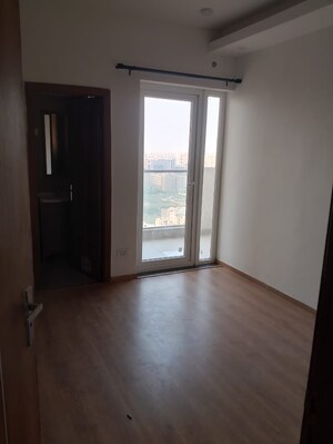 Room in 3 BHK Apartment at Tulip Yellow, Sector 69 – for Rent