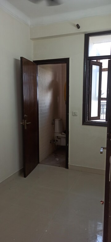 Furnished Amenities in 3 BHK Apartment at The Citizen Apartments, Sector 51 – for Rent