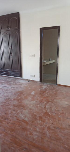 Furnished Amenities in 3 BHK Apartment at The Citizen Apartments, Sector 51 – for Rent