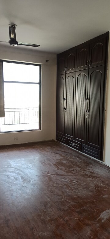 Furnished Amenities in 3 BHK Apartment at The Citizen Apartments, Sector 51 – for Rent