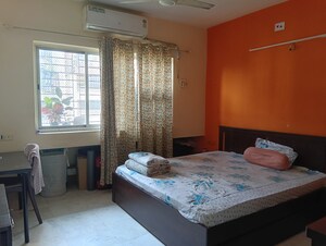 Bedroom in 2 BHK Apartment at Kalpataru Shravasti, Malad West – for Rent