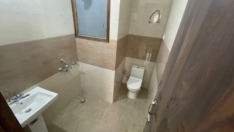Bathroom, sector 105 6+ Bedroom 162 Sq.Mt. Independent House In Sector 105 Noida 9301583