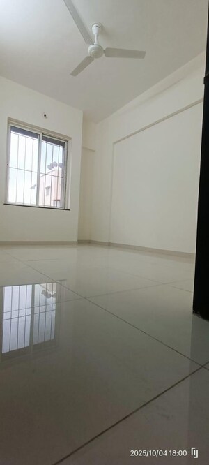 Room in 2 BHK Apartment at Paranjape Schemes Richmond Park, Rahatani – for Rent