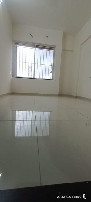 Room in 2 BHK Apartment at Paranjape Schemes Richmond Park, Rahatani – for Rent
