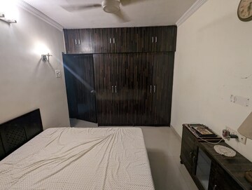 Bedroom in 2 BHK Apartment at Manish Garden CHS, Andheri West – for Rent