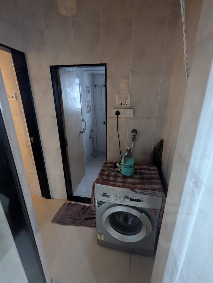 Bathroom, manish-garden-chs 2 Bedroom 750 Sq.Ft. Apartment In Andheri West Mumbai 9301653