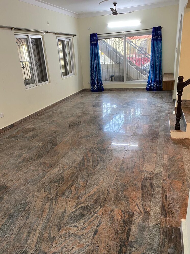 Room, indiranagar 4 Bedroom 1500 Sq.Ft. Independent House In Indiranagar Bangalore 9301666