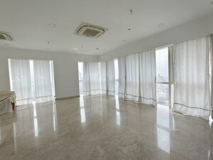 Room in 4 BHK Apartment at Indiabulls Sky, Lower Parel – for Rent