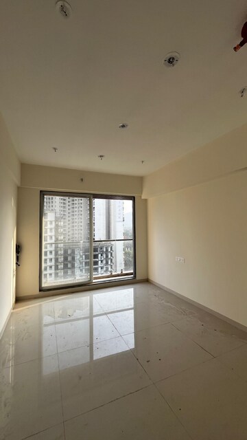 Room in 2 BHK Apartment at Green Acres Apartment, Waghbil – for Rent