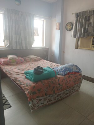 Master Bedroom in 2 BHK Apartment at Manish Sun Flower Apartment, Andheri West – for Rent