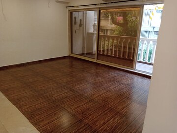 Room in 3 BHK Apartment at Zahra Court Apartment, Khar West – for Rent