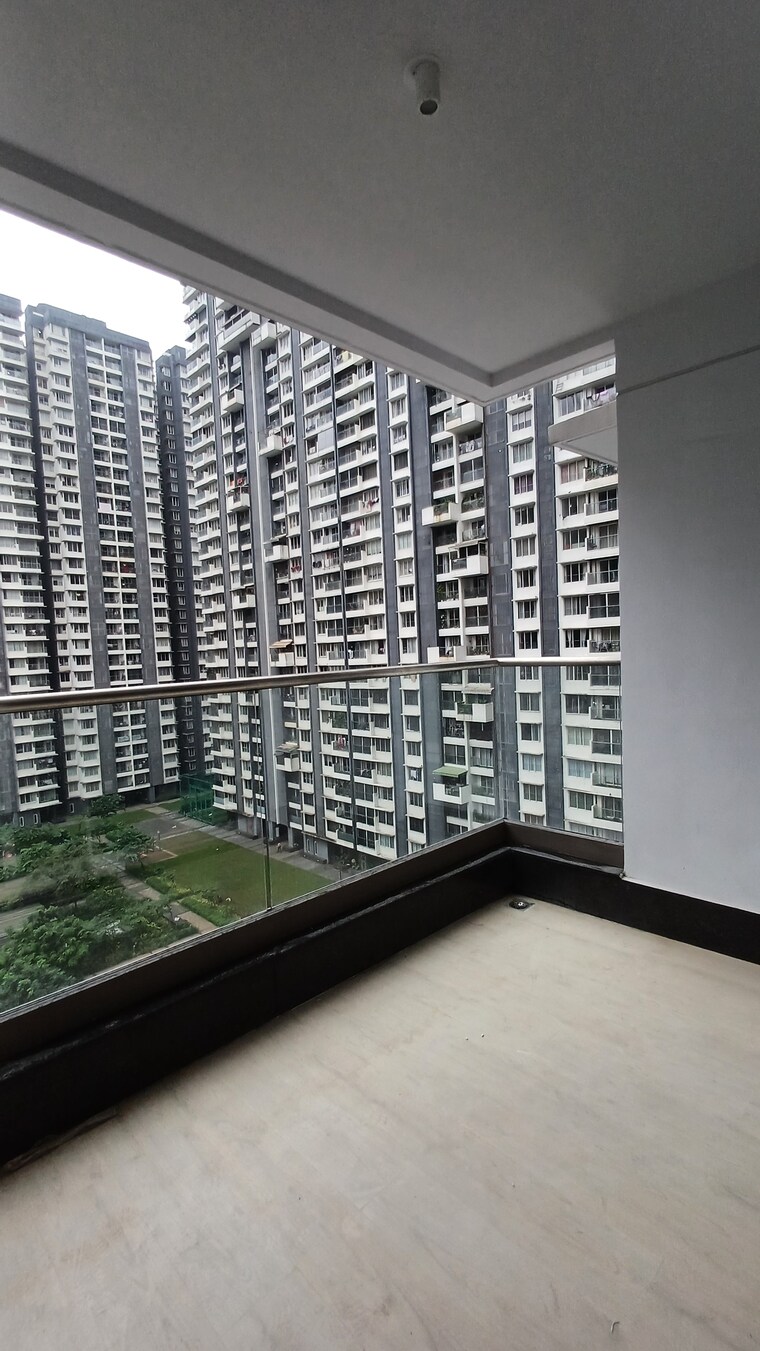 Balcony, courtyard-by-narang-realty-and-the-wadhwa-group 3 Bedroom 1360 Sq.Ft. Apartment In Pokhran Road No Two Thane 9301786