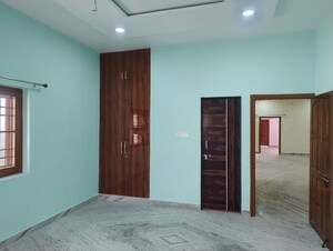 Room in 6+ BHK Independent House at Labhandi – for Rent