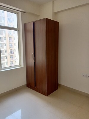 Room in 2 BHK Apartment at Shree Vardhman Mantra, Sector 67 – for Rent