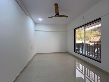 Bedroom in 2 BHK Apartment at Tembhi Naka – for Rent