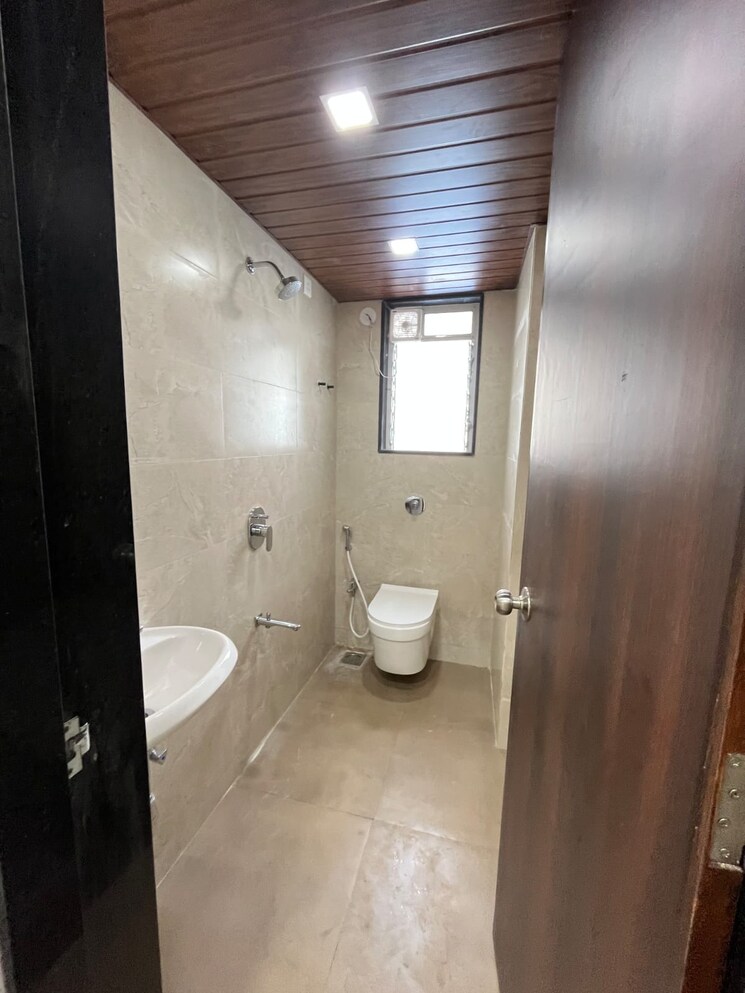 Attached Bathroom, tembhi naka 2 Bedroom 600 Sq.Ft. Apartment In Tembhi Naka Thane 9301895