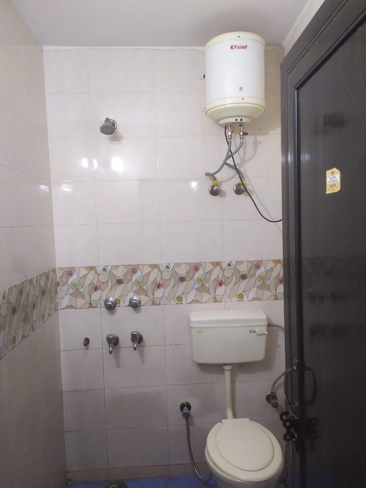 Bathroom, sant nagar 2 Bedroom 900 Sq.Ft. Builder Floor In Sant Nagar Delhi 9301913