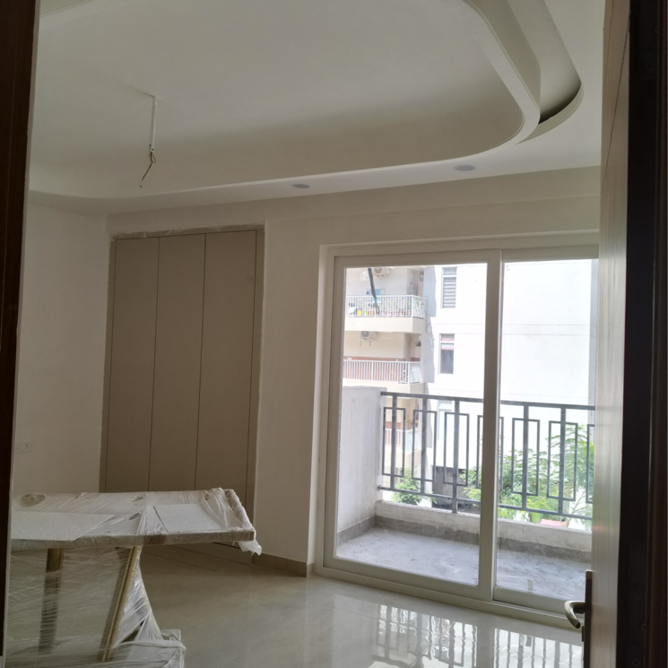 Room, nagla road 3 Bedroom 200 Sq.Yd. Apartment In Nagla Road Zirakpur 9301947
