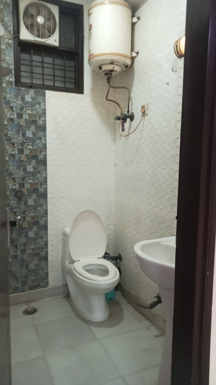 Bathroom, panchsheel vihar 2 Bedroom 750 Sq.Ft. Builder Floor In Panchsheel Vihar Delhi 9301953