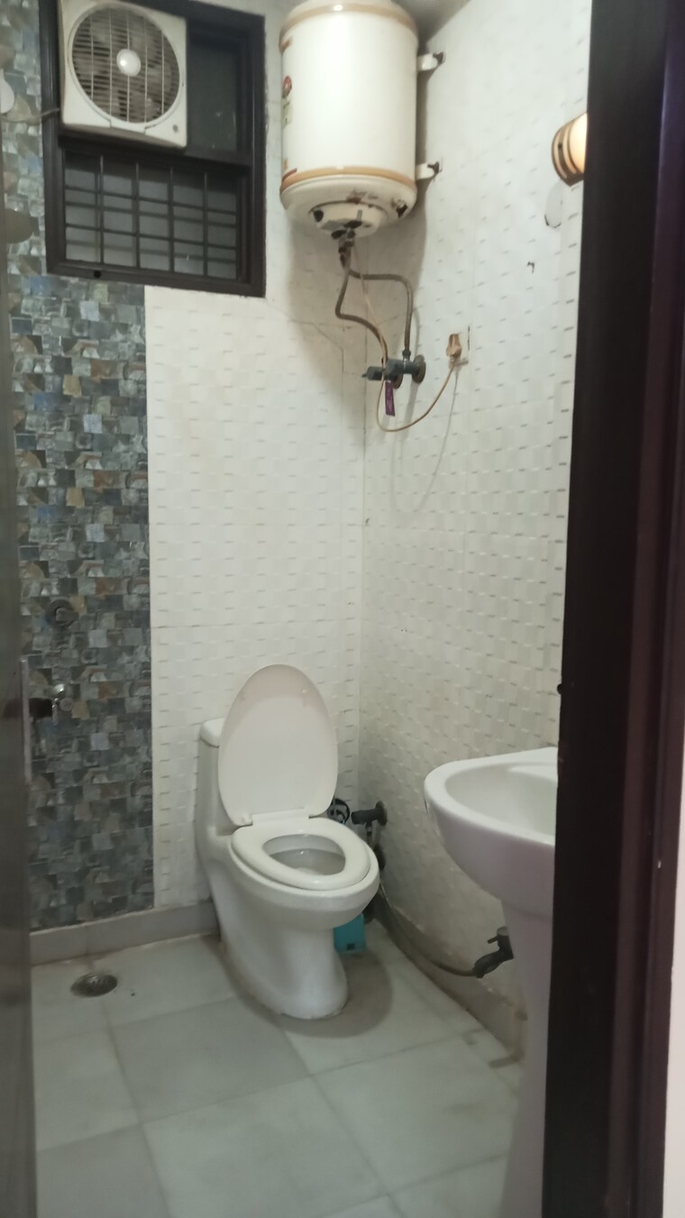 Bathroom, panchsheel vihar 2 Bedroom 750 Sq.Ft. Builder Floor In Panchsheel Vihar Delhi 9301953