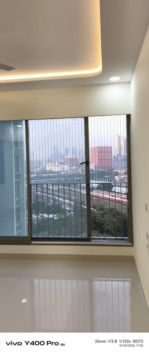 Room in 2 BHK Apartment at Sunteck City Avenue 4, Goregaon West – for Rent