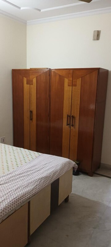 Bedroom in 1 BHK Builder Floor at Sector 40 – for Rent