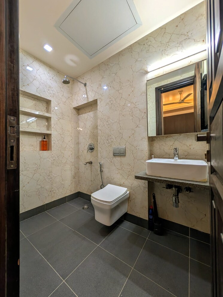 Bathroom, unitech-south-city-1 2 Bedroom 1700 Sq.Ft. Builder Floor In South City 1 Gurgaon 9302042