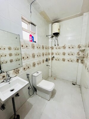 Master Bedroom in 2 BHK Builder Floor at Sector 46 – for Rent