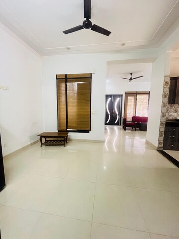 Living Room in 2 BHK Builder Floor at Sector 46 – for Rent