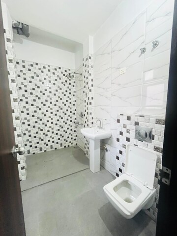 Bathroom in 2 BHK Builder Floor at Sector 46 – for Rent