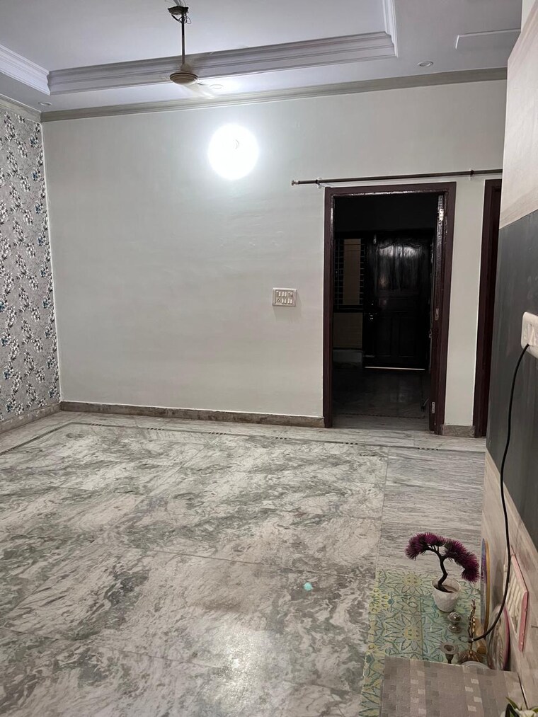 Room, dayal bagh 3 Bedroom 120 Sq.Yd. Independent House In Dayal Bagh Agra 9302055