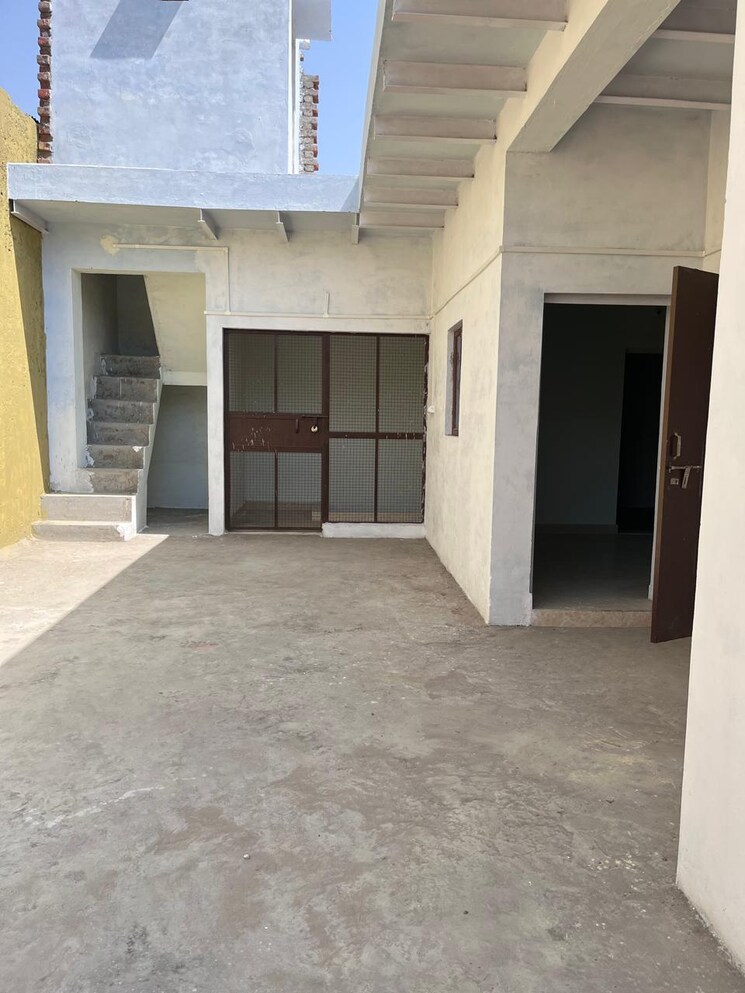 Room, dayal bagh 3 Bedroom 120 Sq.Yd. Independent House In Dayal Bagh Agra 9302055
