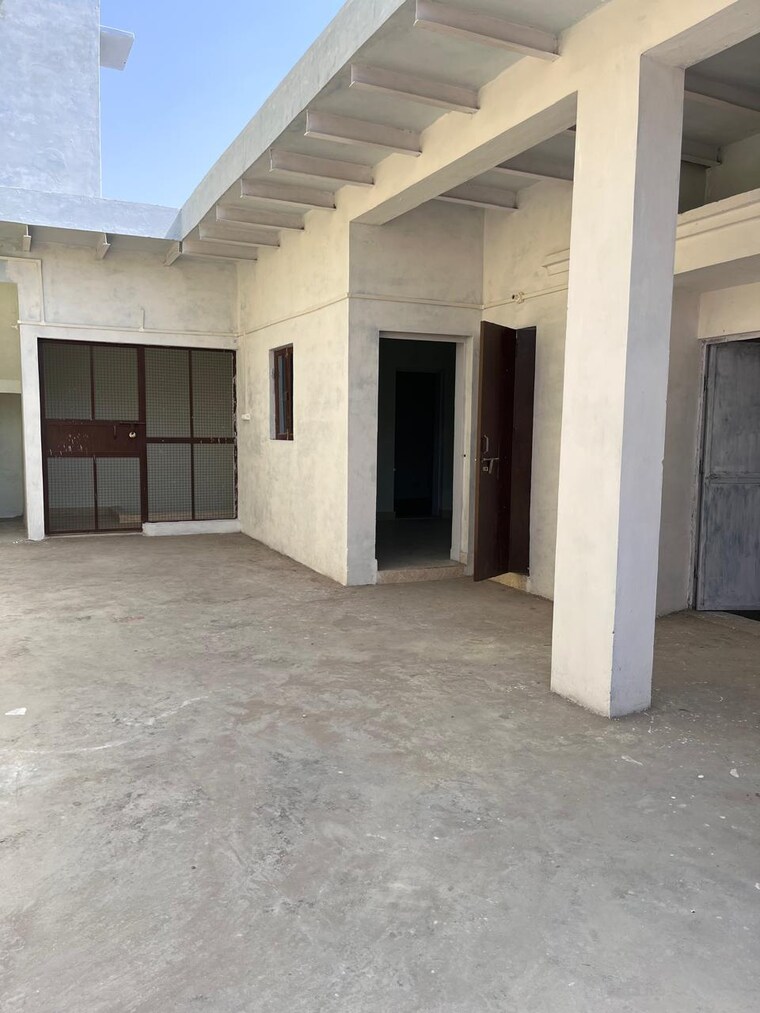 Room, dayal bagh 3 Bedroom 120 Sq.Yd. Independent House In Dayal Bagh Agra 9302055