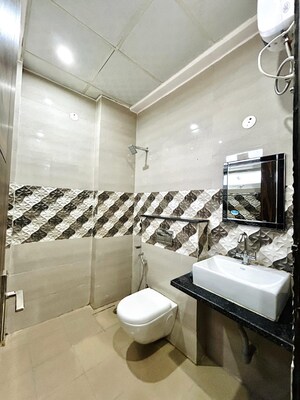 Master Bedroom in 1 BHK Builder Floor at Sector 40 – for Rent