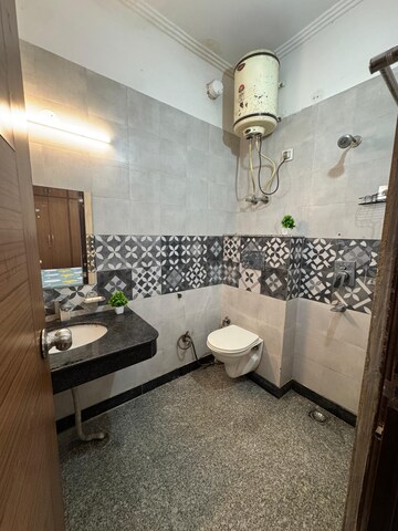 Bedroom in 1 BHK Builder Floor at Sector 40 – for Rent
