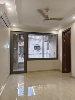 Room in 4 BHK Apartment at Vasant Kunj – for Sale